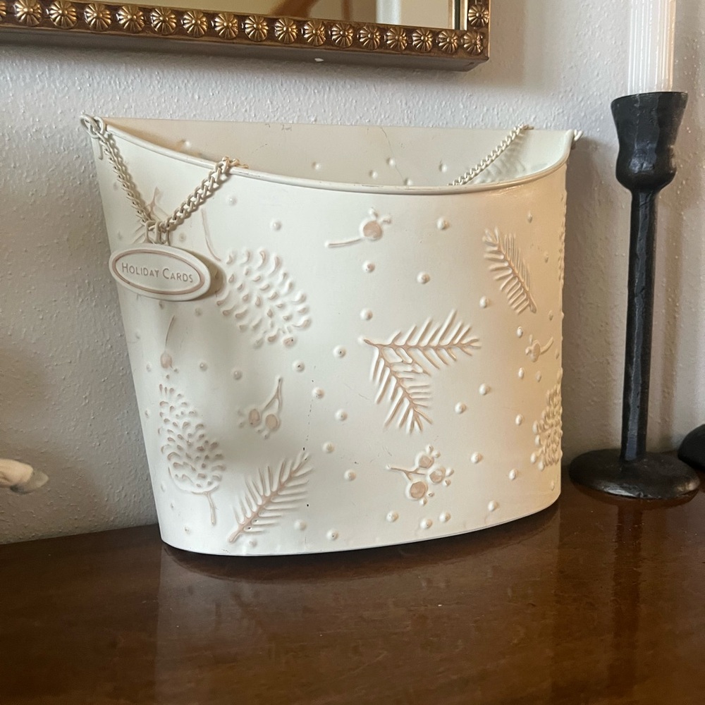 Cream Holiday metal Holder